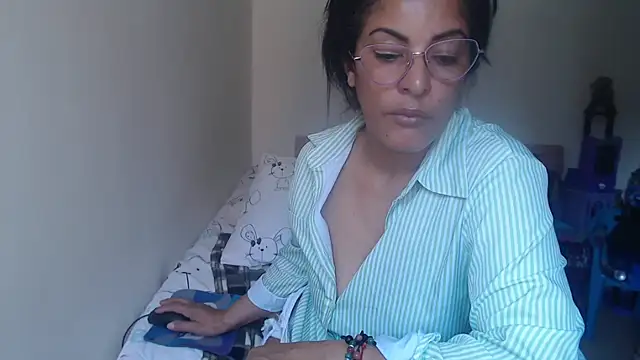 kateleyagrey live cam on StripChat