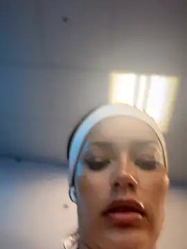 Risky_Workouts's live cam