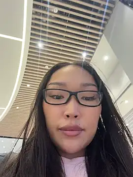 trytomakememoam live webcam