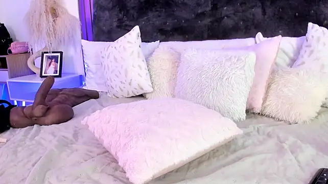 Karlagonzales_ live cam on StripChat