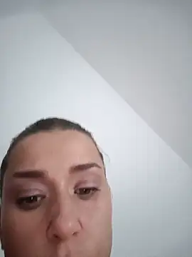 Bullhorygirl webcam