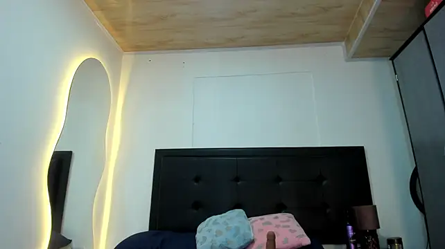 BustyGlow webcam