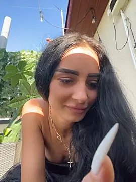 feetvibe (F young) - Cat walk on the grass