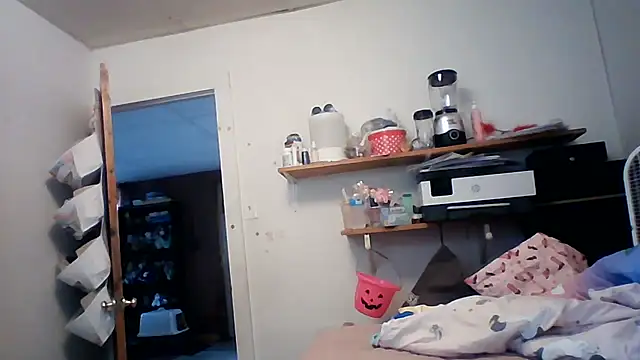starlight1983 live cam on StripChat