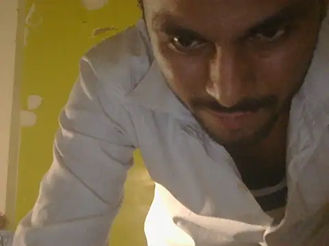 Stubborndesiboy live cam on StripChat