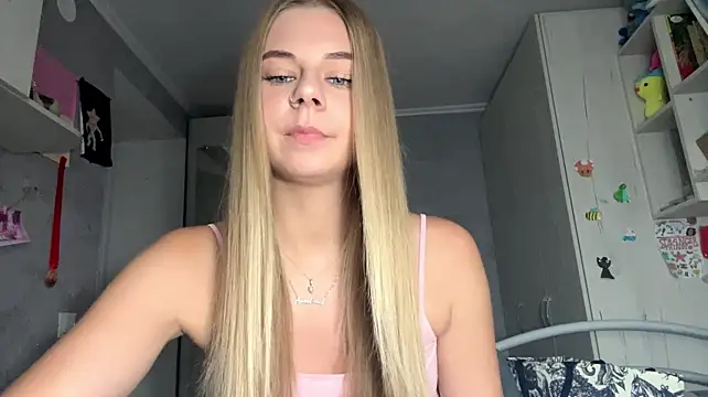 HoneysPiee webcam