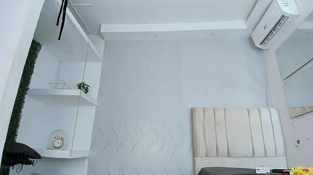 keyla_mejia (F young) - ONE FINGER IN MY ASSHOLE