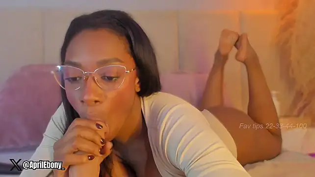 aprilebony_ webcam