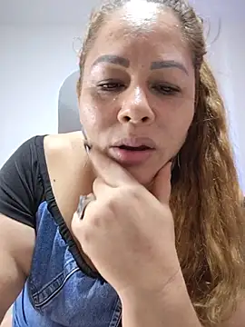 SluttyMilf79 webcam
