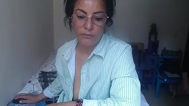 kateleyagrey live cam on StripChat
