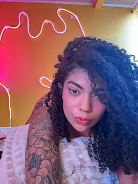 Morenayaa live cam on StripChat