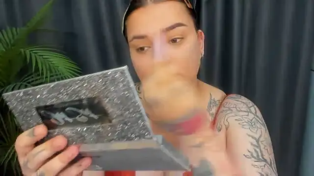 NikkiSummer webcam