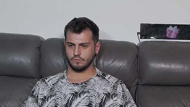CrazyDom1 live cam on StripChat