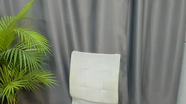 NikkiSummer webcam