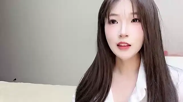 Lucy_8858 webcam