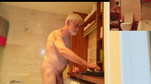ewaldwillems99 (M grandpa) - 4K AI cam
