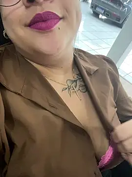 kahreal Live Webcam on Stripchat