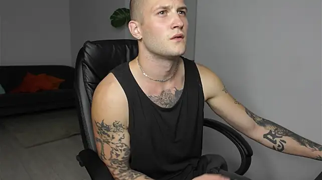 igor_wilde (M twink) - Help out Igor get his feet tattooed :)