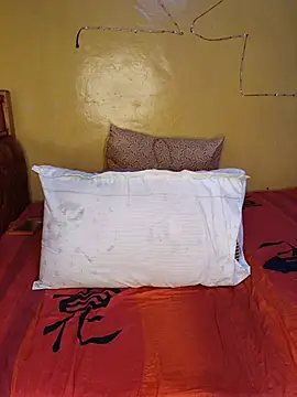MIDNIGHT_LUSTY_ANGEL webcam