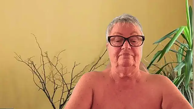 Mystery-Grandmother webcam