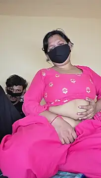 couplegk71 live cam on StripChat