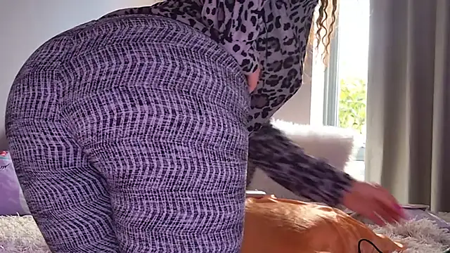 KatBigBum webcam