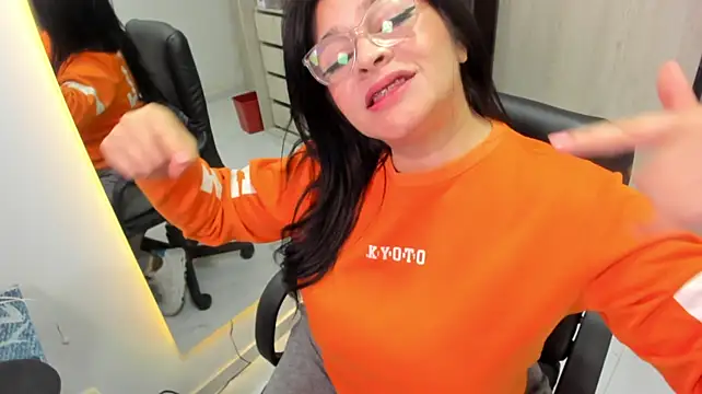 BellaFlaming webcam