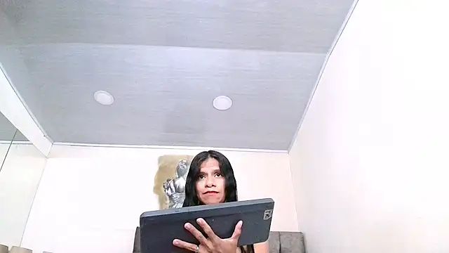 IssabellaJones webcam