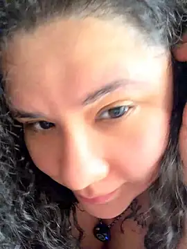 CurlyMilf_Vannexxxa webcam