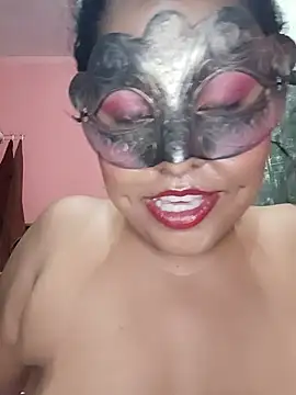 Maskedcurves webcam