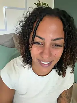 SweetPetiteNoir webcam