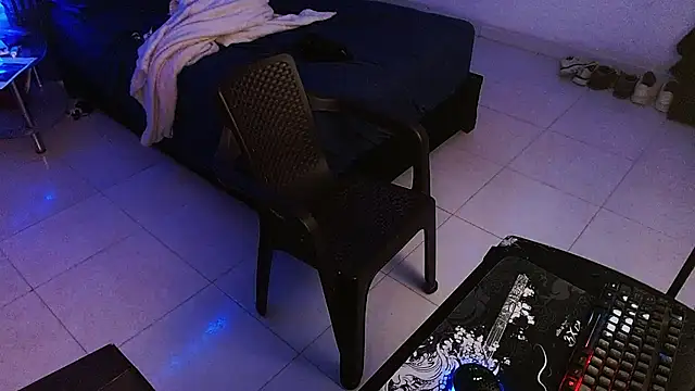 Mr_yisuzz webcam
