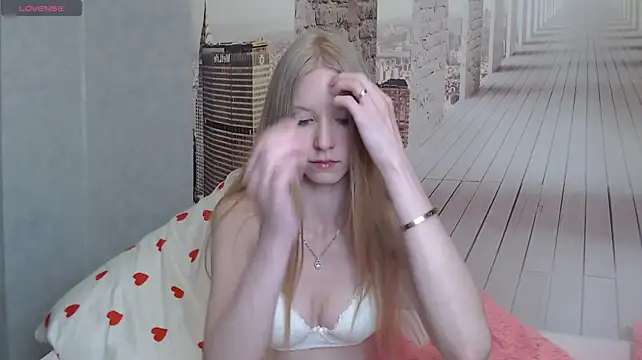 Cutieblondegirl webcam