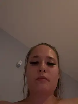 Poppylooloo webcam