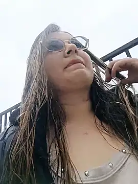 LunaDiaz999 webcam