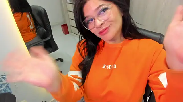 BellaFlaming webcam