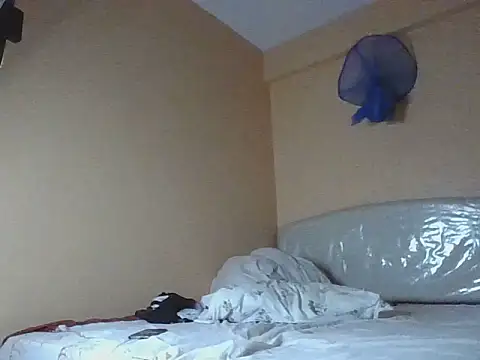 pinky-lips webcam