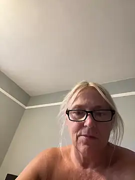 Blondnboujee53 webcam