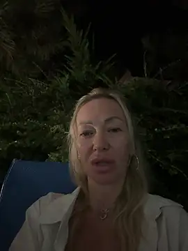 Nolly_moniika__ webcam