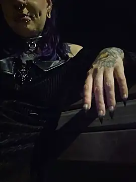 le modèle Purple_Coffin666 est en webcam porno dans un show sur le site stripchat, il possède les tags suivants: couples,best,cam2cam,cock-rating,dildo-or-vibrator,dirty-talk,doggy-style,erotic-dance,european,fingering,foot-fetish,german,goth,hd,heels,interactive-toys,kissing,masturbation,middle-priced-privates,nipple-toys,orgasm,piercings,recordable-privates,sex-to