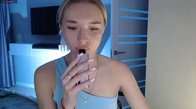 Emily_Hartt webcam