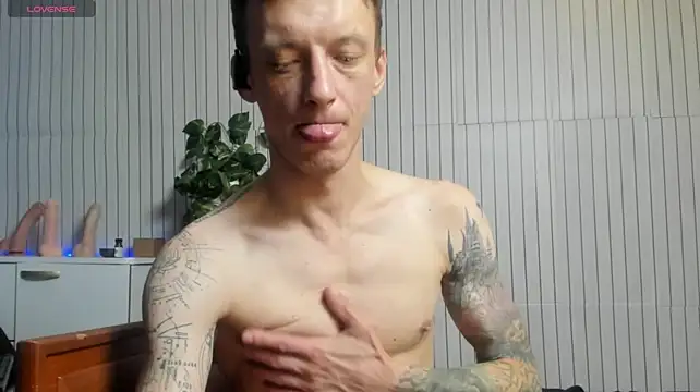 James2Inked live cam on StripChat
