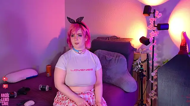 Angel-Lewd-Cake webcam