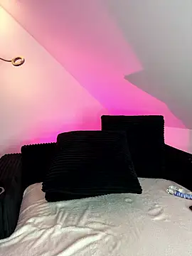 SpicyKylieFoxx webcam