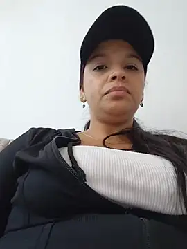 Layla-daring webcam