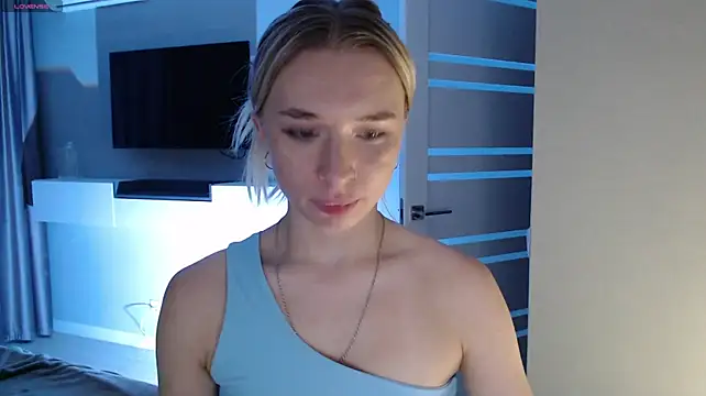 Emily_Hartt webcam