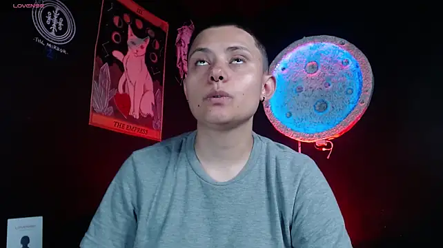 girl_intense444 webcam