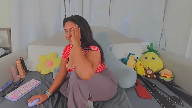 MeghanXO webcam