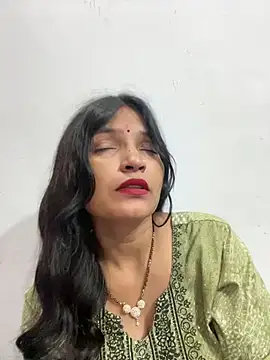 Priyaa_1433 webcam