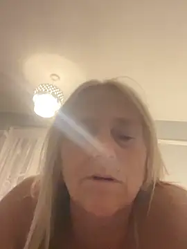 Blondnboujee53